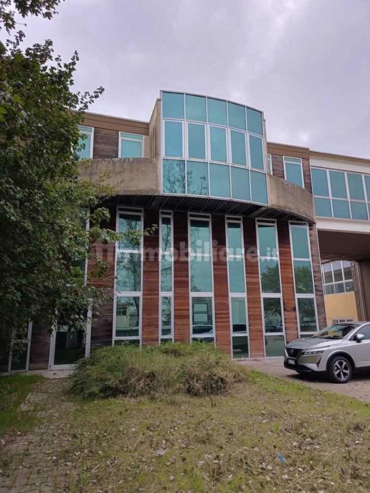 553m² Building in Parma, Italy No. 167925