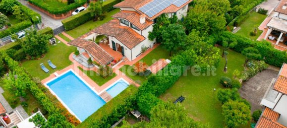 4 bedrooms Villa in Forte dei Marmi, Italy No. 36491 4