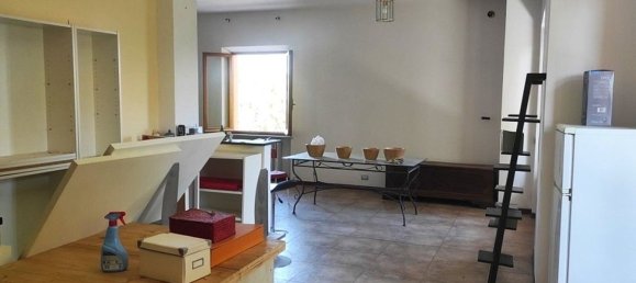 3-salle Appartement à Cingoli, Italy No. 301878 14