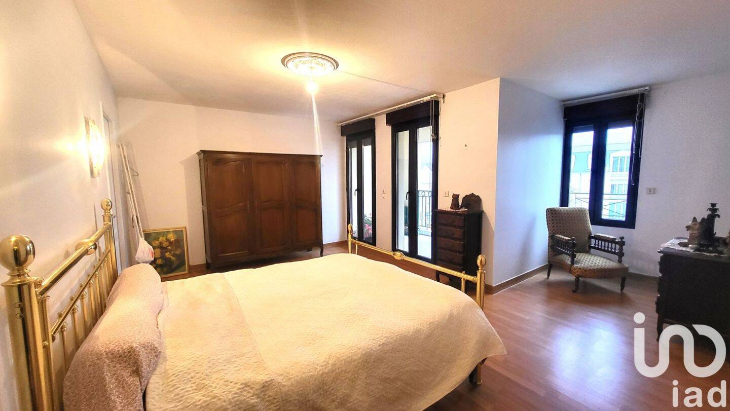 Apartamento de 3 dormitorios en Montargis, France No. 262938