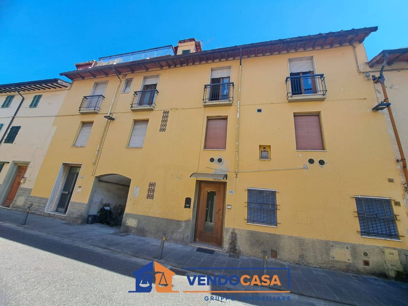6 rooms Apartment in Florence, Italy No. 301497