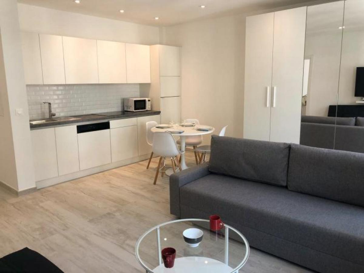 Estudio en Nice, France No. 2696