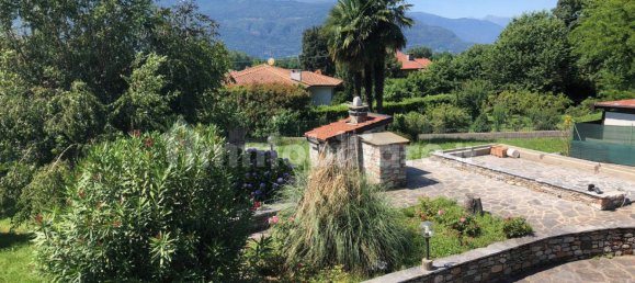 2 bedrooms Villa in Porto Valtravaglia, Italy No. 185761 14