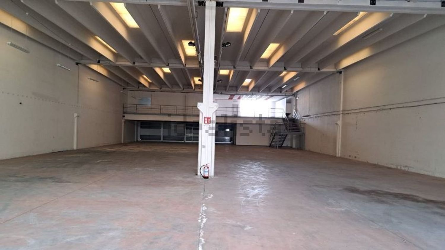 900m² Warehouse in Ferrara, Italy No. 254899