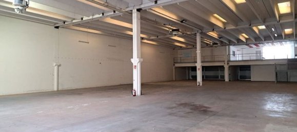 900m² Warehouse in Ferrara, Italy No. 254899 2