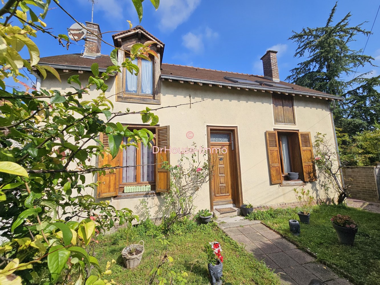 Casa de 4 dormitorios en Saint-Andre-les-Vergers, France No. 52394