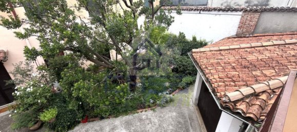 Вилла с 5 комнатами в Кремона, Италия № 269487 20