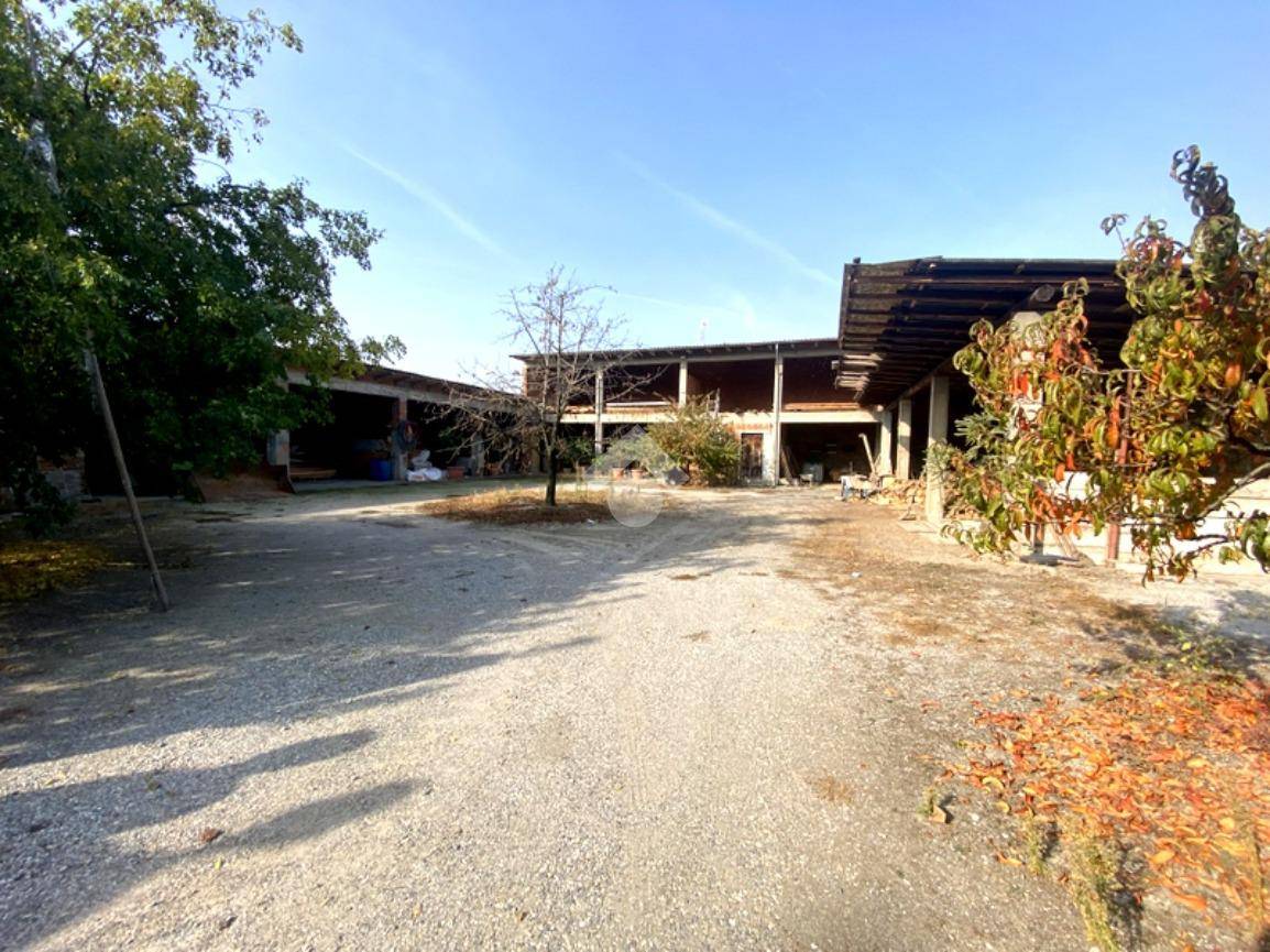 Terreno en Verolanuova, Italy 1000 m² No. 76423