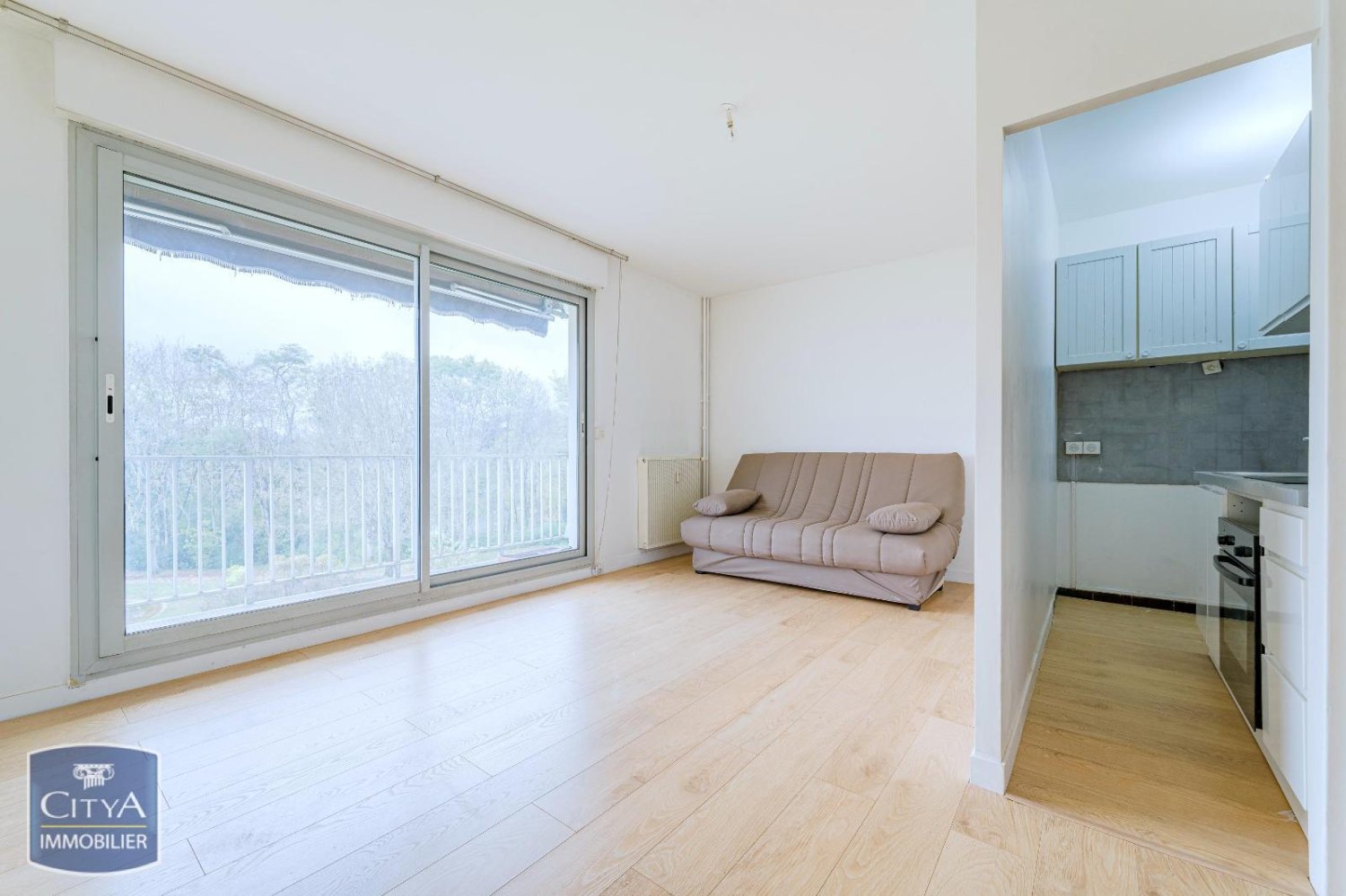 Studio in Tours, France No. 217578