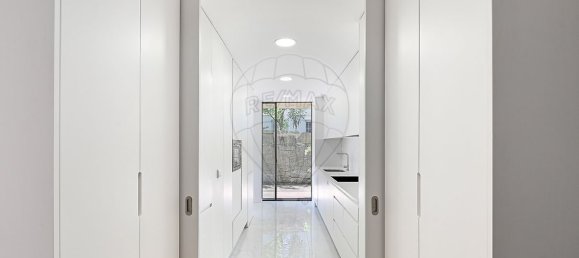 3 bedrooms Apartment in Porto, Portugal No. 136577 7