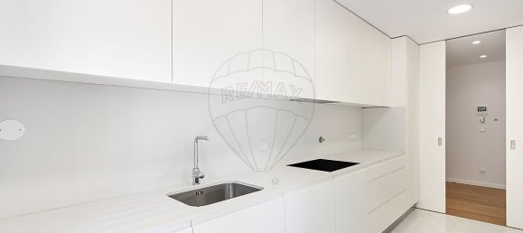 3 bedrooms Apartment in Porto, Portugal No. 136577 3