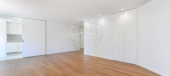 3 bedrooms Apartment in Porto, Portugal No. 136577 10