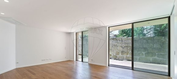 3 bedrooms Apartment in Porto, Portugal No. 136577 8