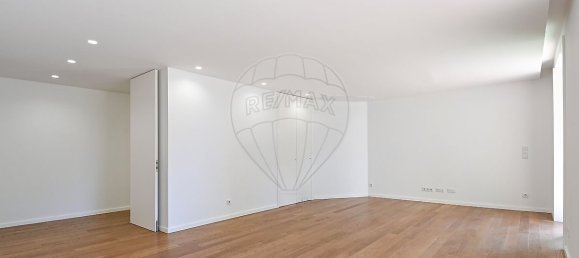 3 bedrooms Apartment in Porto, Portugal No. 136577 9