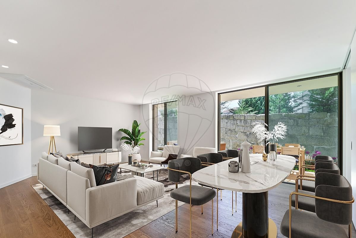 3 bedrooms Apartment in Porto, Portugal No. 136577