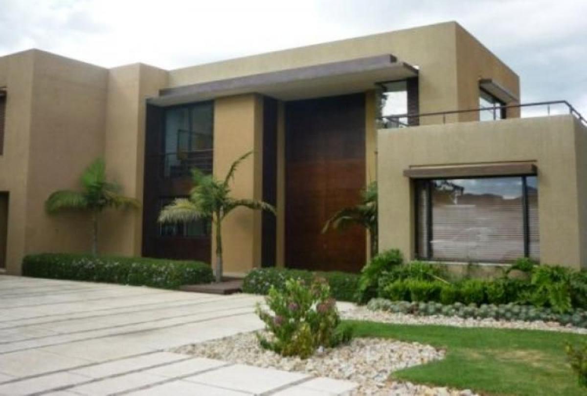 Дом с 4 спальнями в Богота, Колумбия № 10287