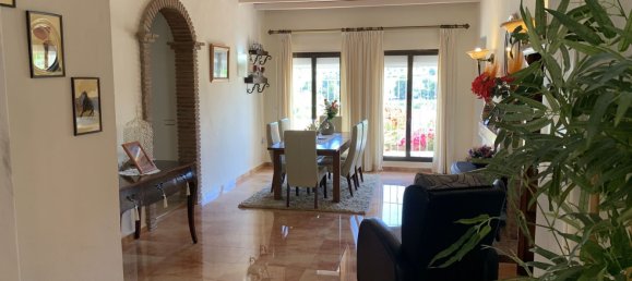 4 bedrooms Villa in Coin, Spain No. 140198 8