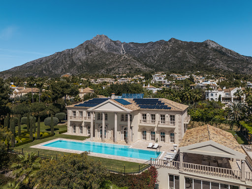7 bedrooms Villa in Marbella, Spain No. 193111