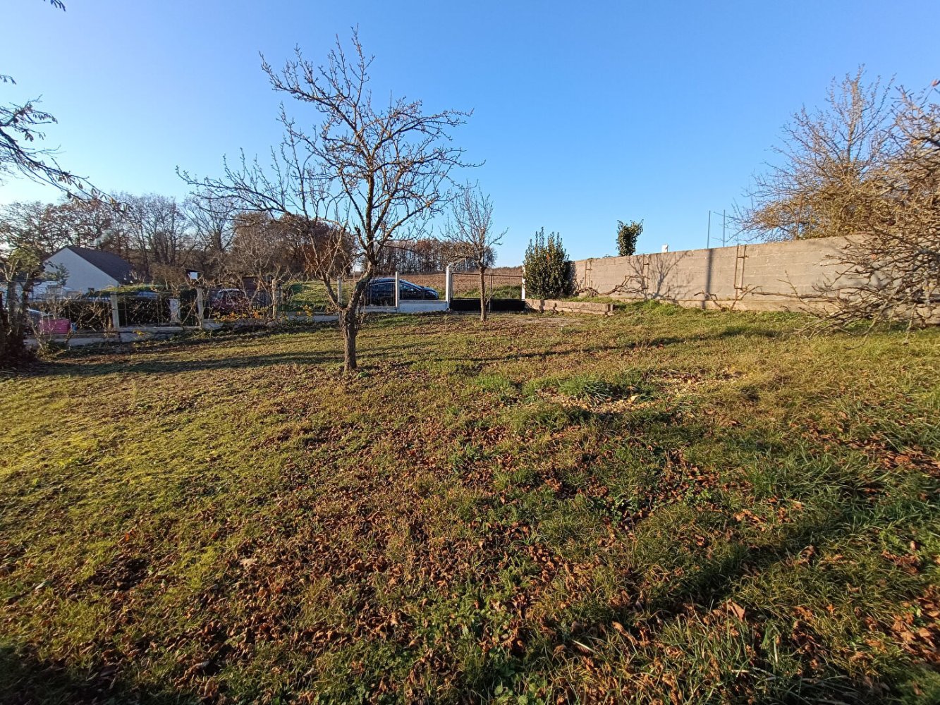  Land in La Croix-en-Touraine, France No. 83457