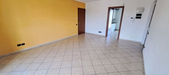 5 rooms Apartment in Asti, Italy No. 299720 4