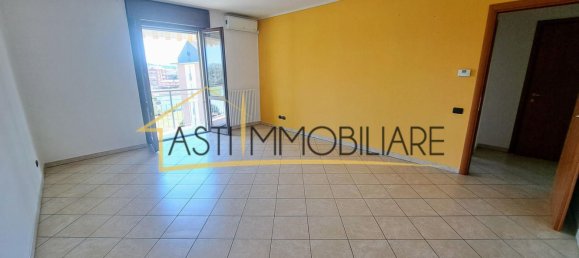 5 rooms Apartment in Asti, Italy No. 299720 3