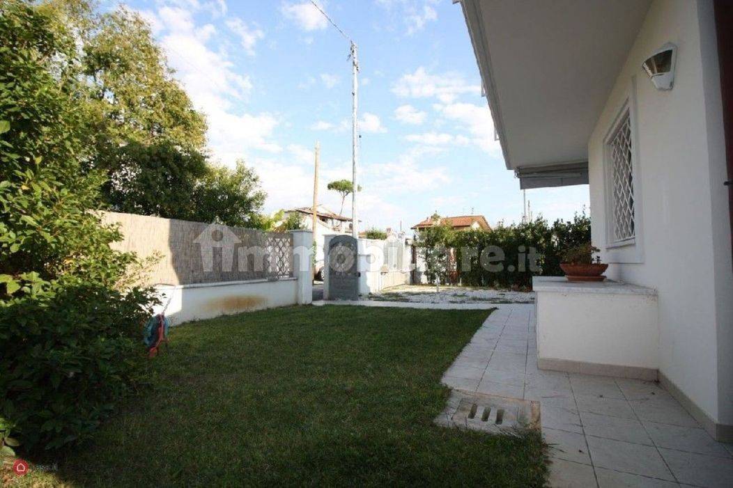 3 bedrooms Villa in Forte dei Marmi, Italy No. 192199