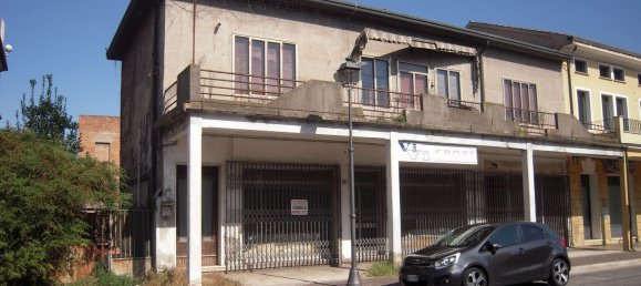 5 rooms Apartment in Porto Viro, Italy No. 169706 4