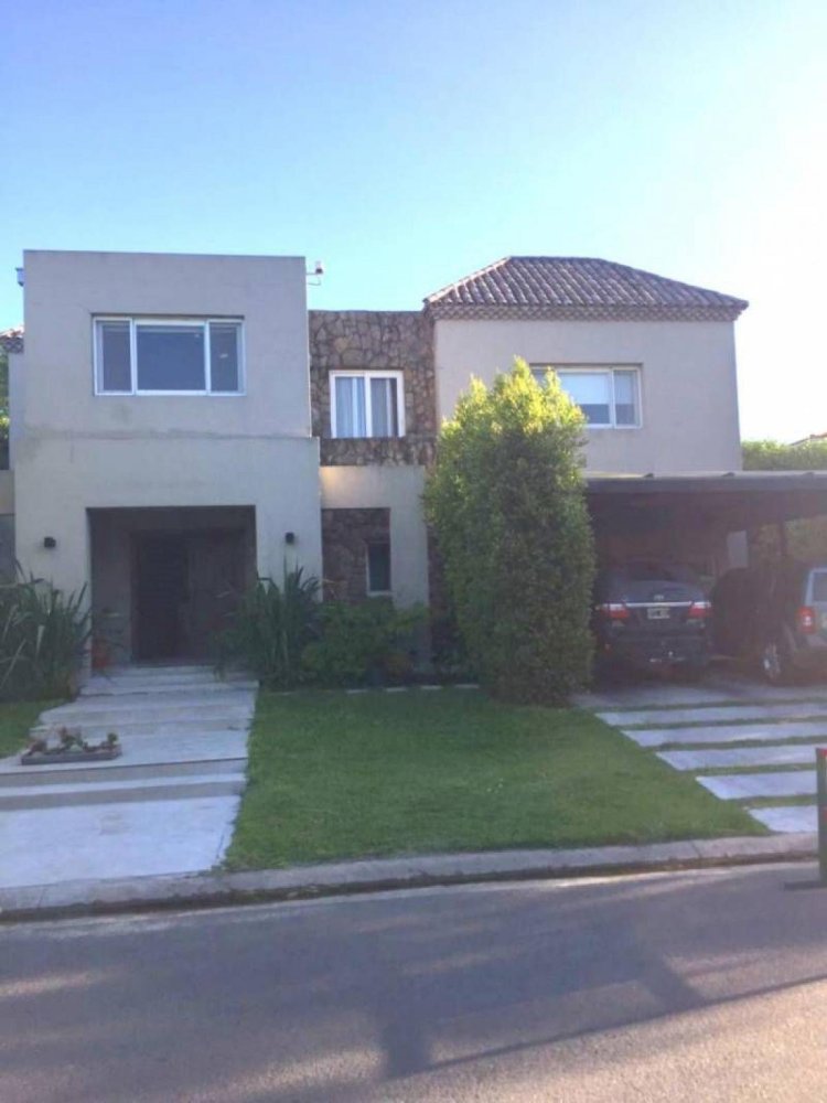 5 bedrooms House in Tigre, Argentina No. 4701