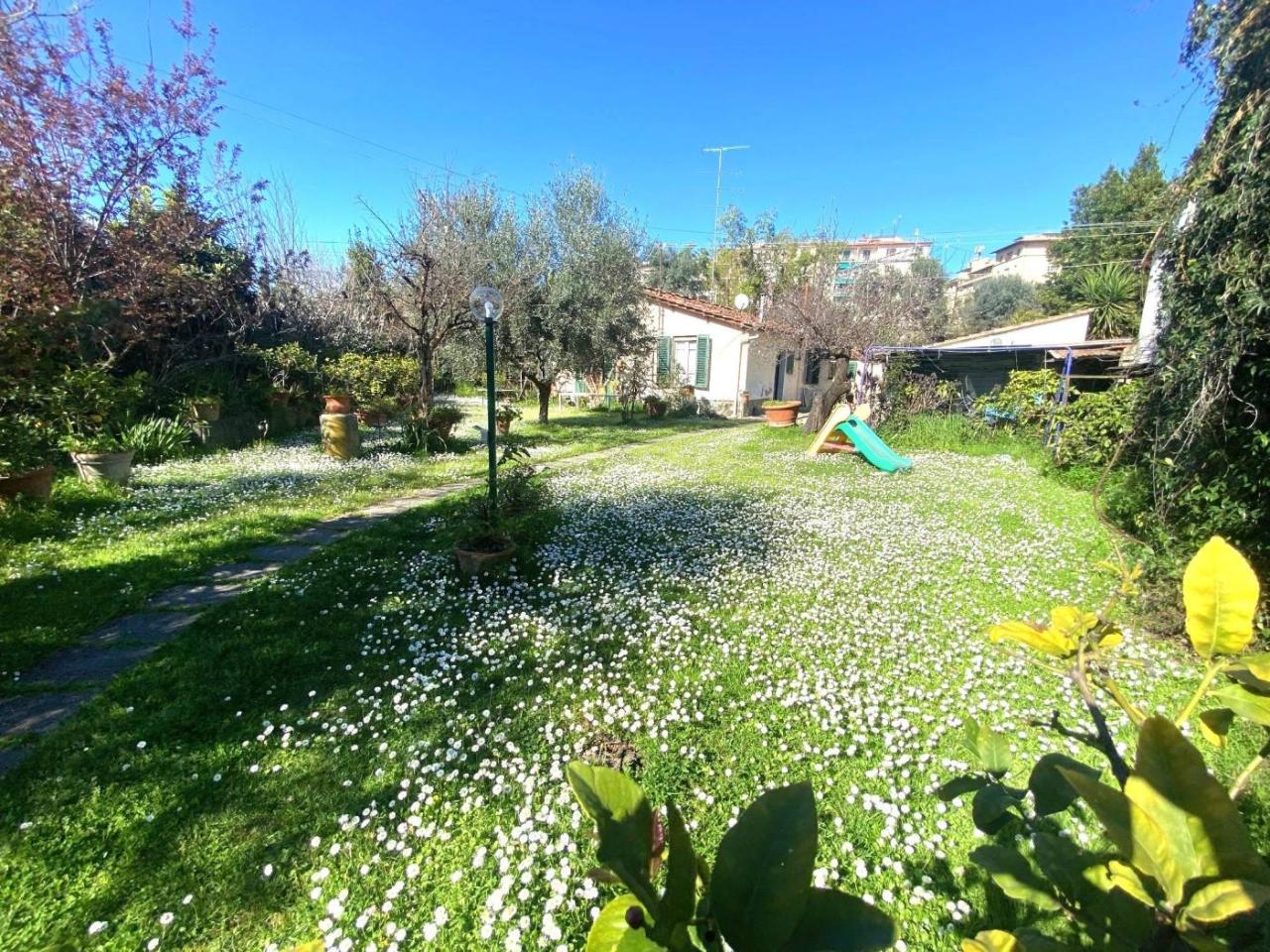 6 rooms House in Florence, Italy No. 40854