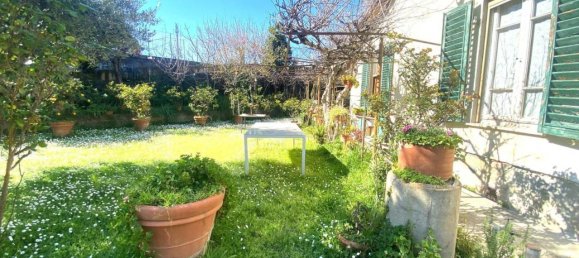 6 rooms House in Florence, Italy No. 40854 3