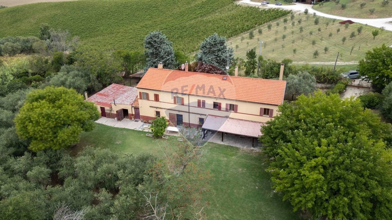 8 bedrooms Apartment in San Marcello, Italy No. 315841