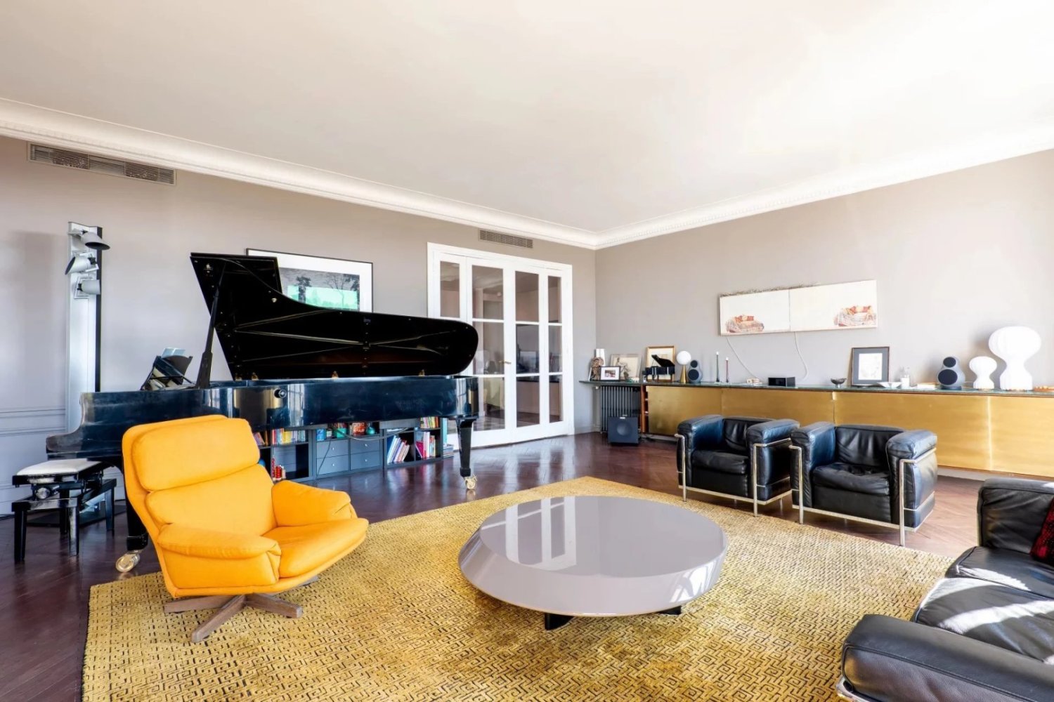 5 bedrooms Apartment in Paris, France No. 346381