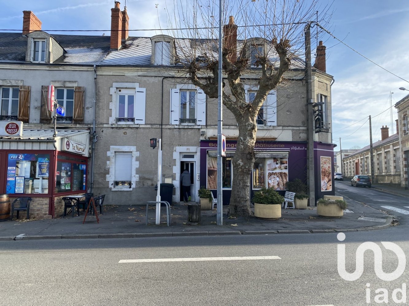 384m² Building in Vierzon, France No. 216139