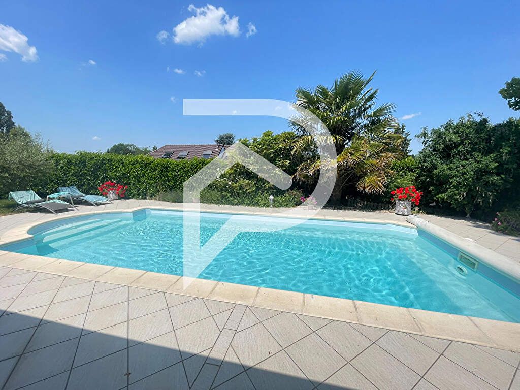 Casa T6 em Ferolles-Attilly, France N.º 180308