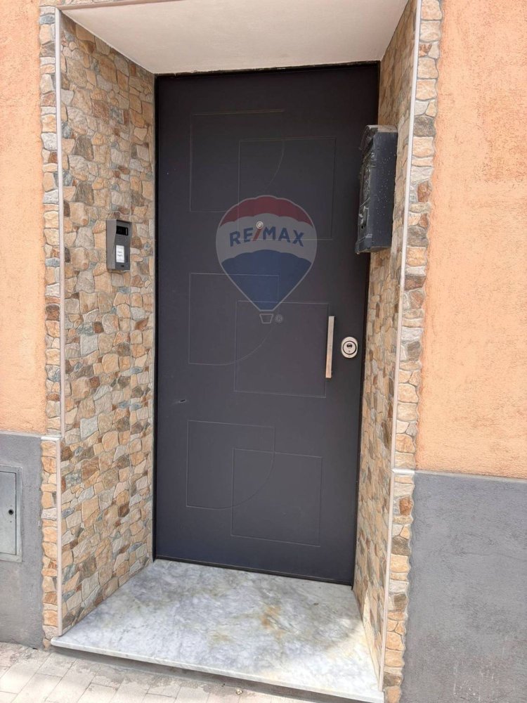 5 bedrooms Apartment in Augusta, Italy No. 402130