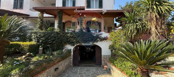3 bedrooms Villa in Naples, Italy No. 137847 22