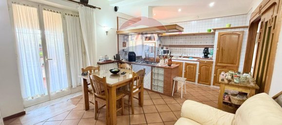 3 bedrooms Villa in Naples, Italy No. 137847 6