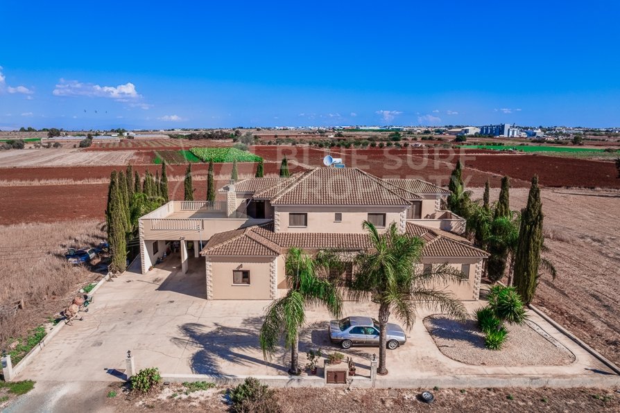 5 bedrooms Villa in Liopetri, Cyprus No. 9221