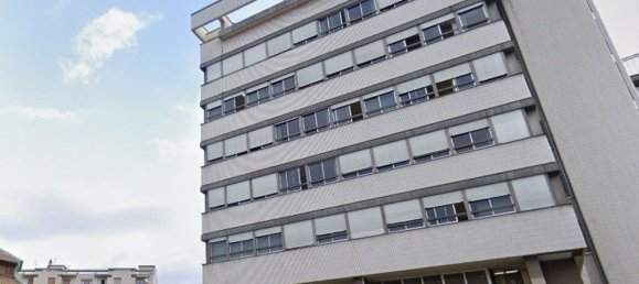 5 rooms Apartment in Monza, Italy No. 237948 3