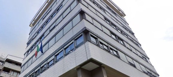 5 rooms Apartment in Monza, Italy No. 237948 2