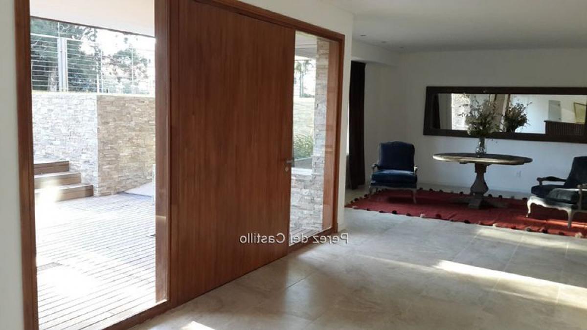 3 bedrooms Apartment in Montevideo, Uruguay No. 1139