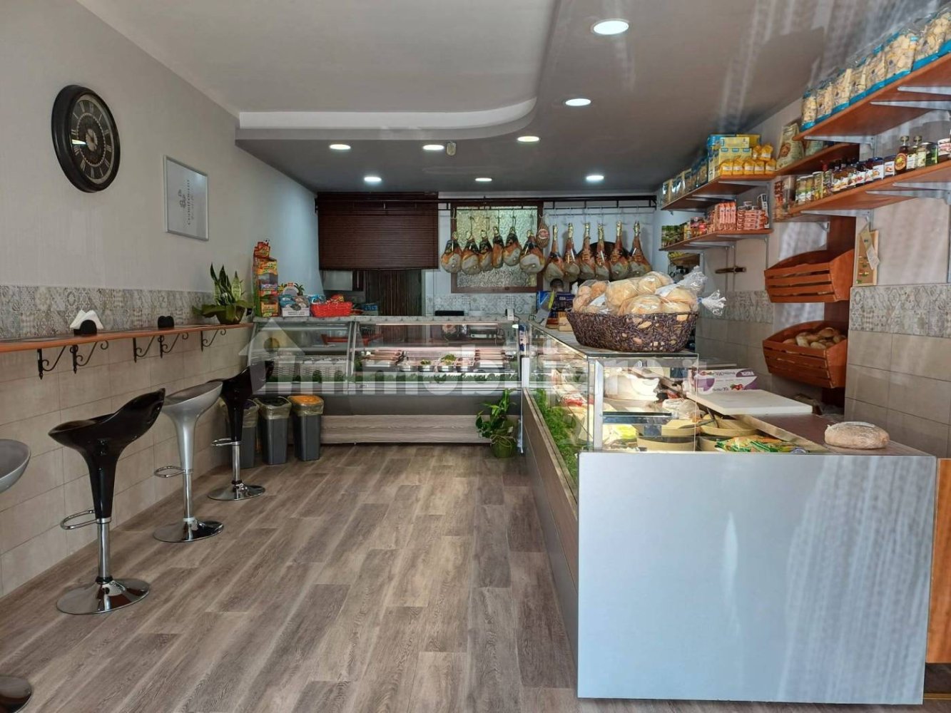 1غرفة عقار تجاري في Pozzuoli, Italy رقم 333824