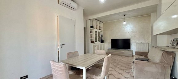 3 bedrooms Apartment in Rome, Italy No. 273330 2