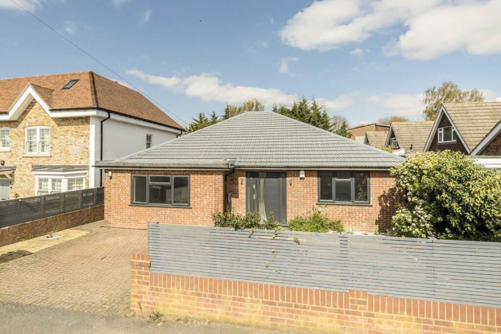 4 bedrooms Bungalow in Sunbury-on-Thames, United Kingdom No. 10186
