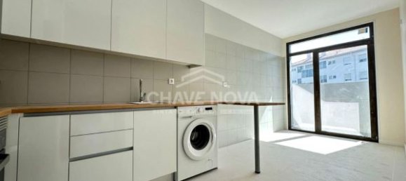 3 Schlafzimmer Wohnung in Porto, Portugal, Nr. 11451 2