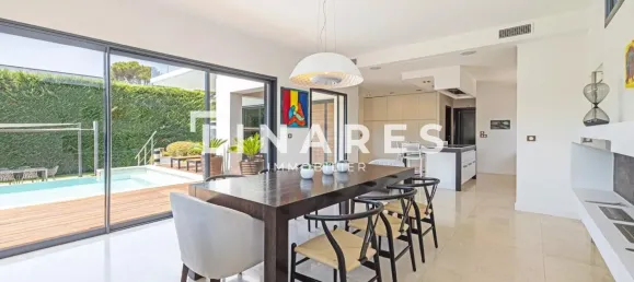 3 bedrooms Villa in Marseille, France No. 339582 9