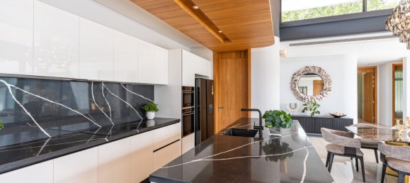 5 bedrooms Villa in Phuket, Thailand No. 10979 14