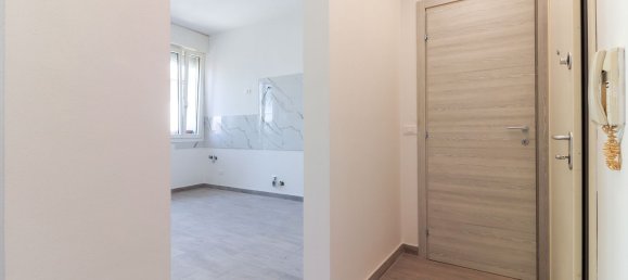 3 bedrooms Apartment in Bologna, Italy No. 322411 2