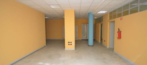 8 rooms Commercial property in Bassano del Grappa, Italy No. 142654 10