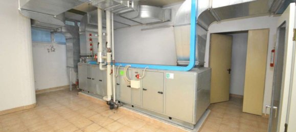 8 rooms Commercial property in Bassano del Grappa, Italy No. 142654 18